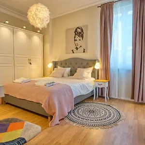 Appartamento Audrey By Sofiaspot - Central, Metro To Airport